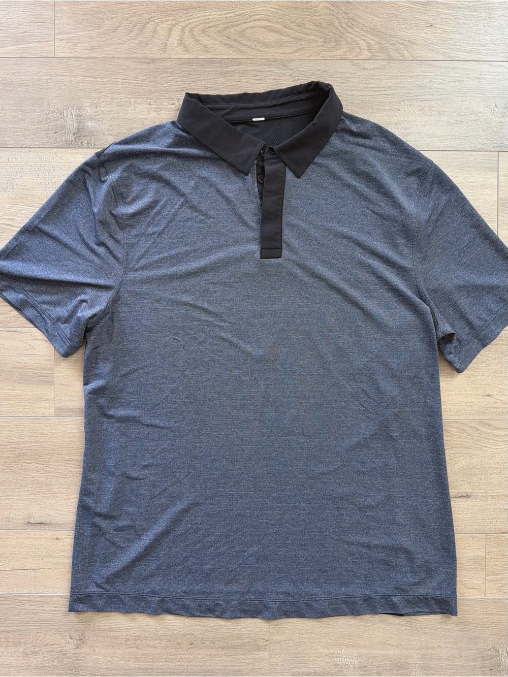 Lululemon Men's Mesh Cooling Golf Shirt size medium